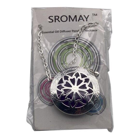 Sromay Essential Oil Diffuser Necklace Silver Tone Aromatherapy Locket With Pads - Picture 5 of 6